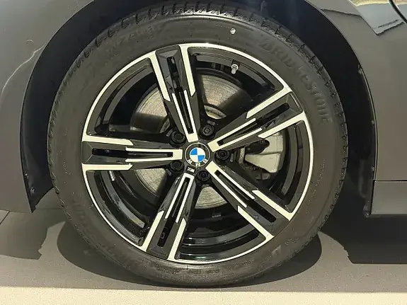 BMW 330E 2025 photo 5