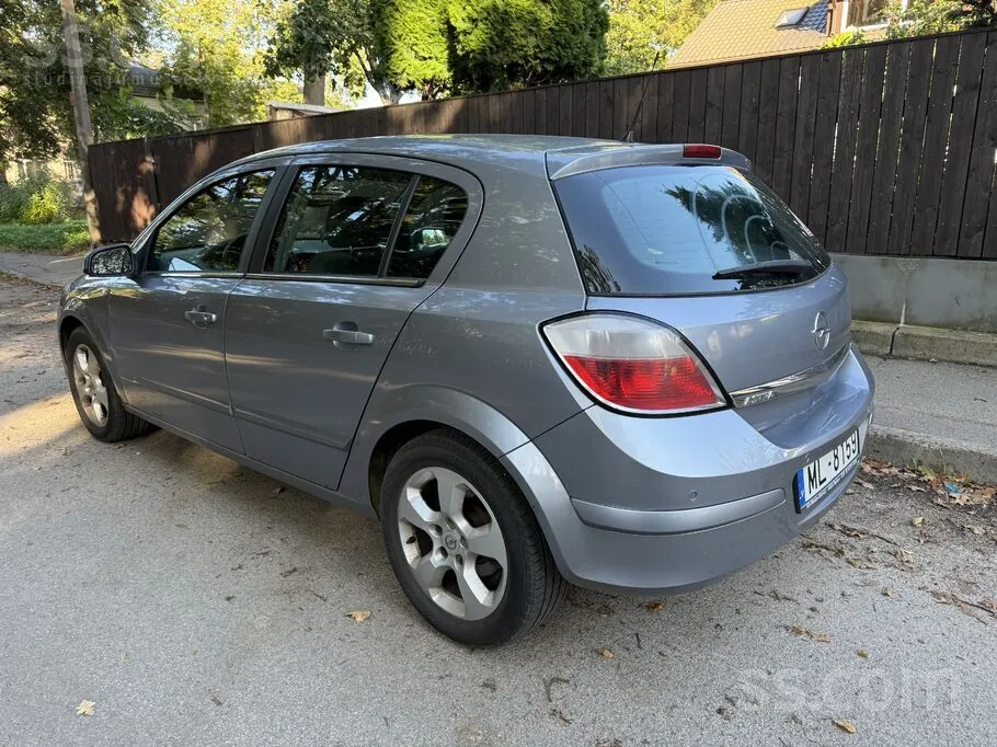 Opel Astra 2004 photo 2