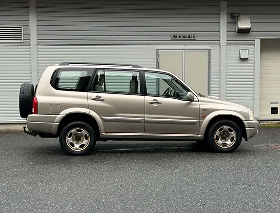Suzuki Grand Vitara 2004 photo 2