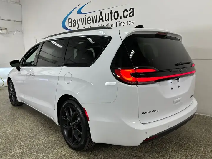 Chrysler Pacifica 2026 photo 5