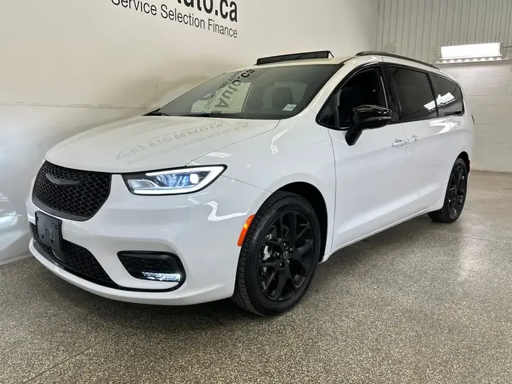 Chrysler Pacifica 2026 photo 3