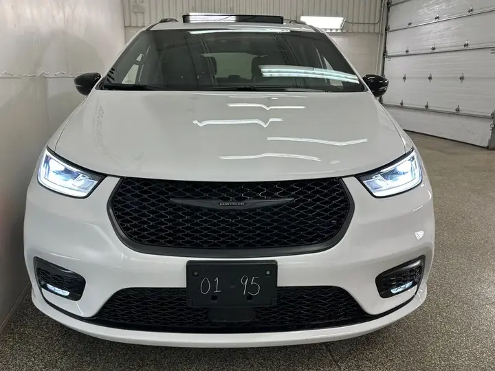 Chrysler Pacifica 2026 photo 2