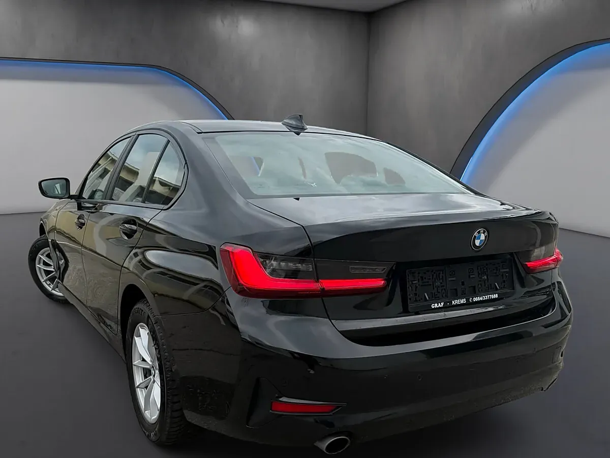 BMW 3 Series 2019 photo 3