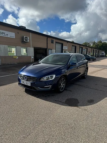 Volvo V60 2015 photo 2