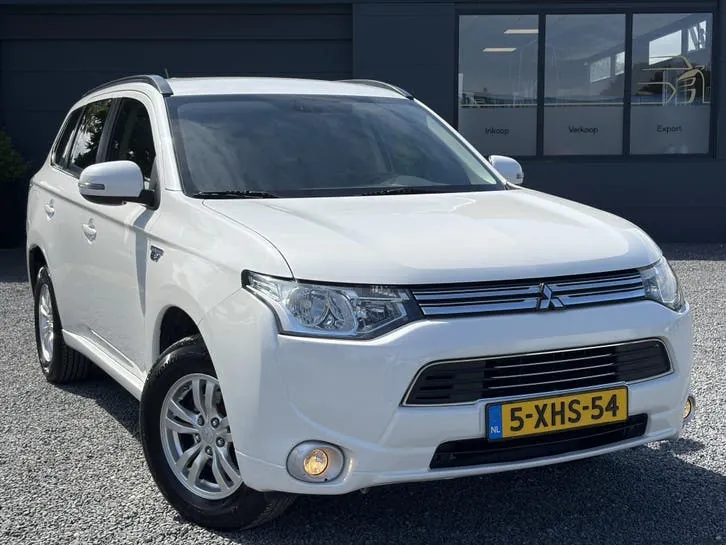 Mitsubishi Outlander 2014 photo 2