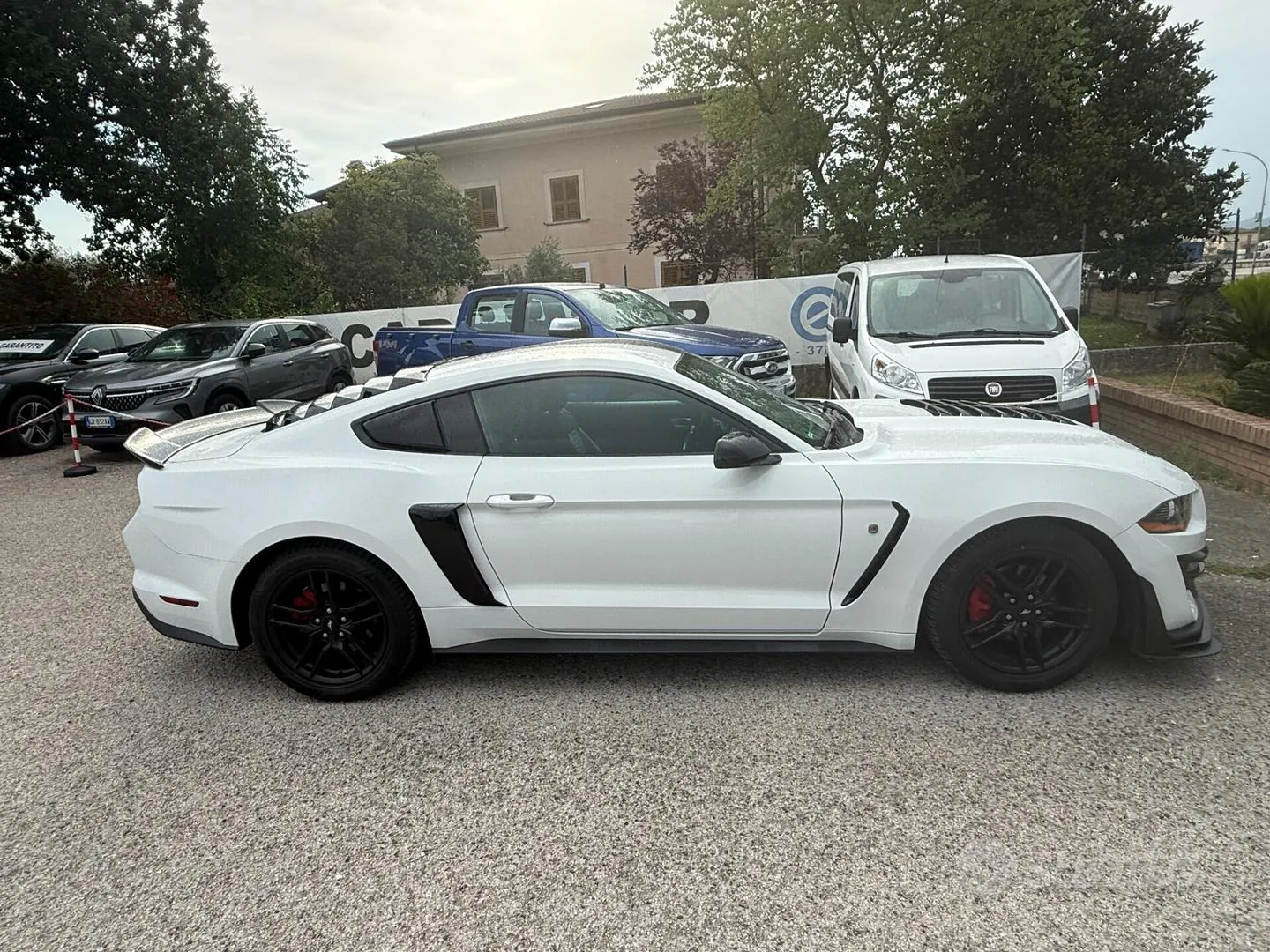 Ford Mustang 2020 photo 2