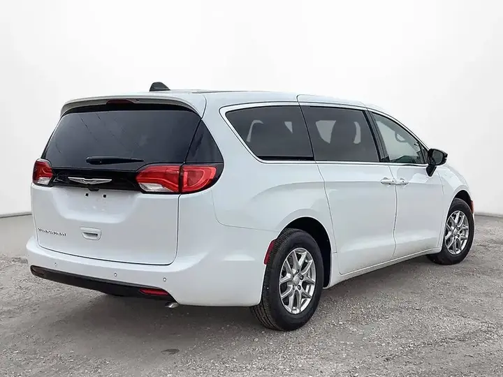Chrysler Grand Caravan 2027 photo 5