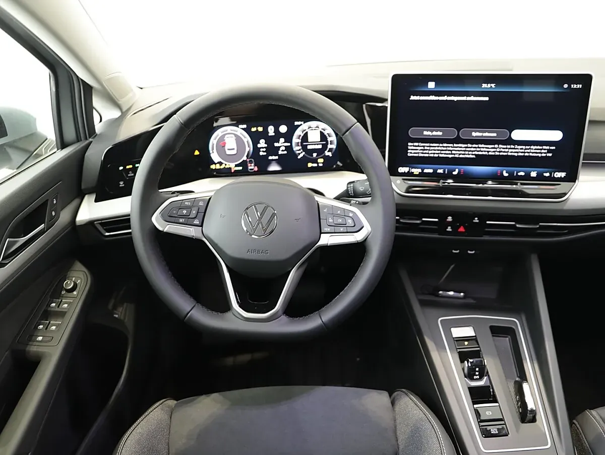 Volkswagen Golf 2026 photo 2