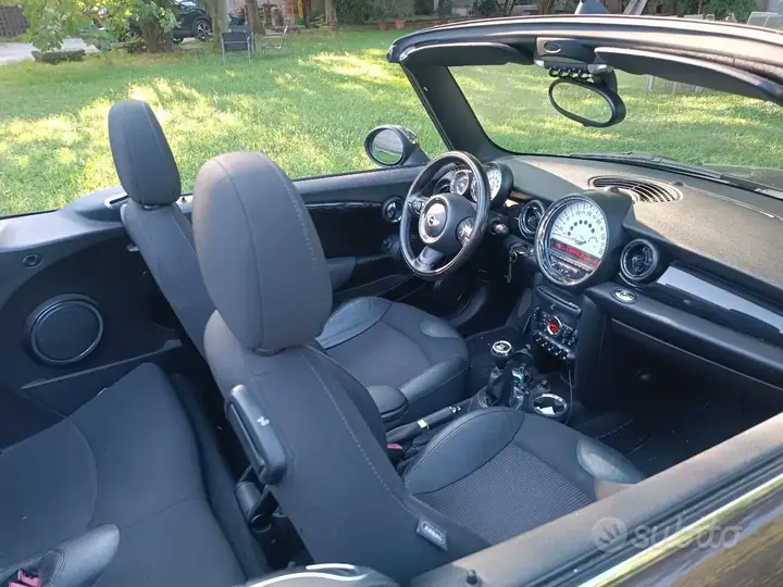 Mini Mini Cabrio 2011 photo 4