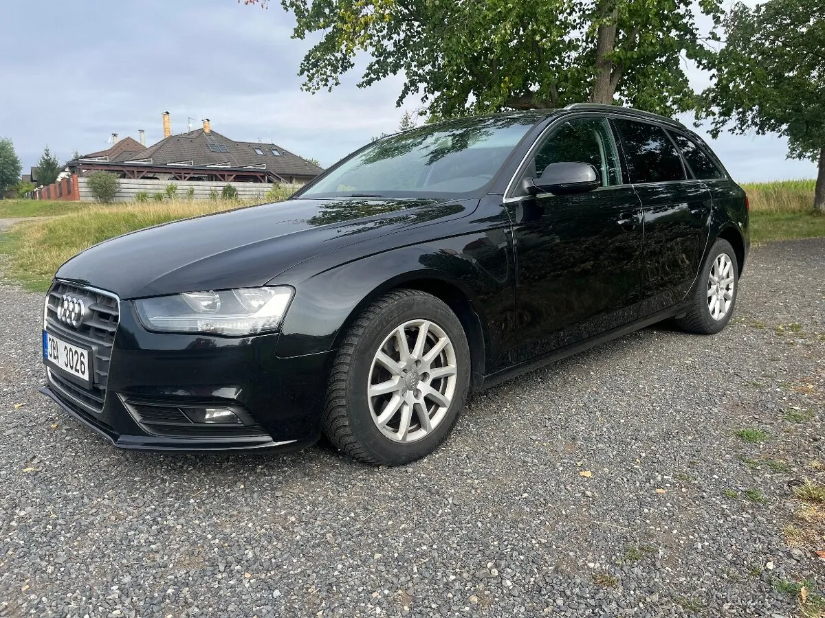 Audi A4 2012 photo 2