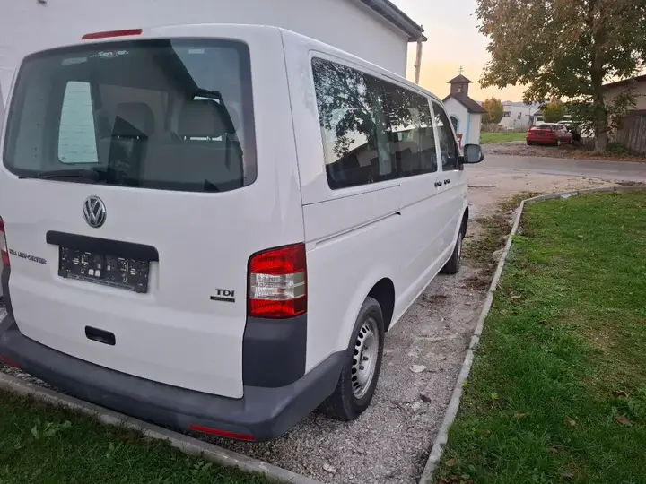 Volkswagen T5 2012 photo 3
