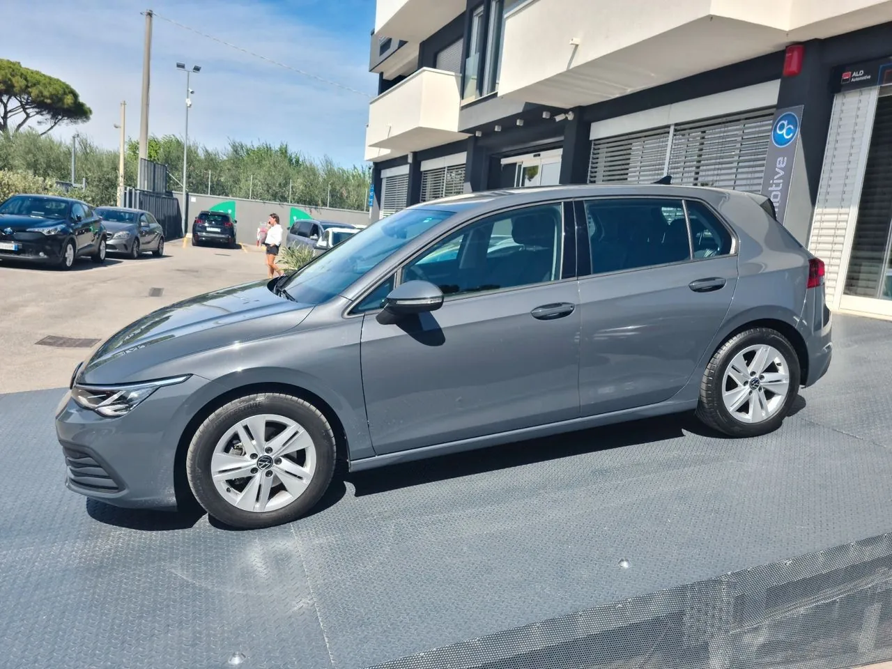 Volkswagen Golf 2021 photo 2