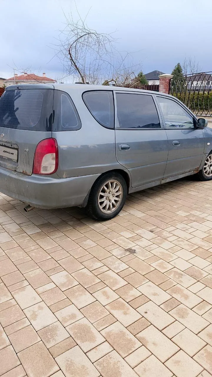 Kia Carens 2002 photo 3