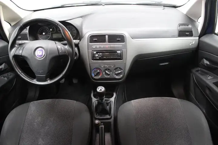 Fiat Grande Punto 2008 photo 2