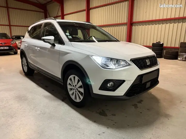 Seat Arona 2019 photo 2