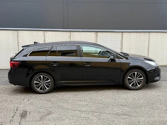 Toyota Avensis 2017 photo 2