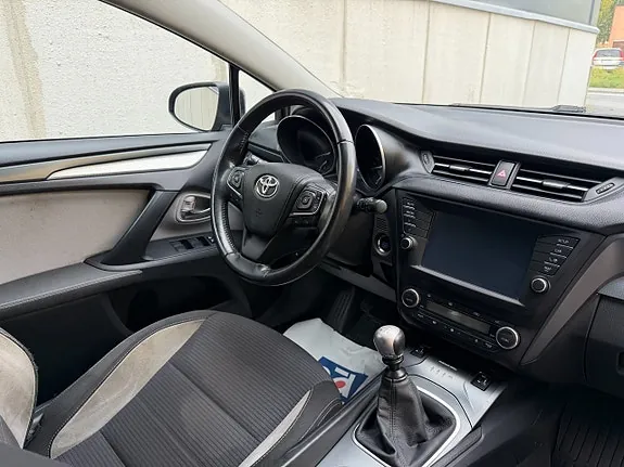Toyota Avensis 2017 photo 4