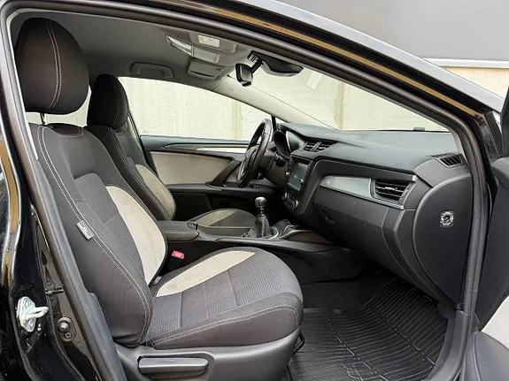 Toyota Avensis 2017 photo 5