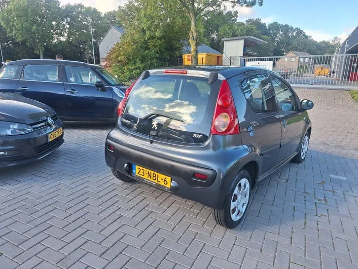 Peugeot 107 2010 photo 3