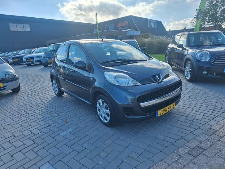 Peugeot 107 2010 photo 2