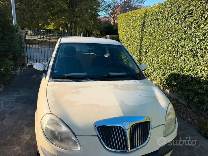 Lancia Ypsilon
