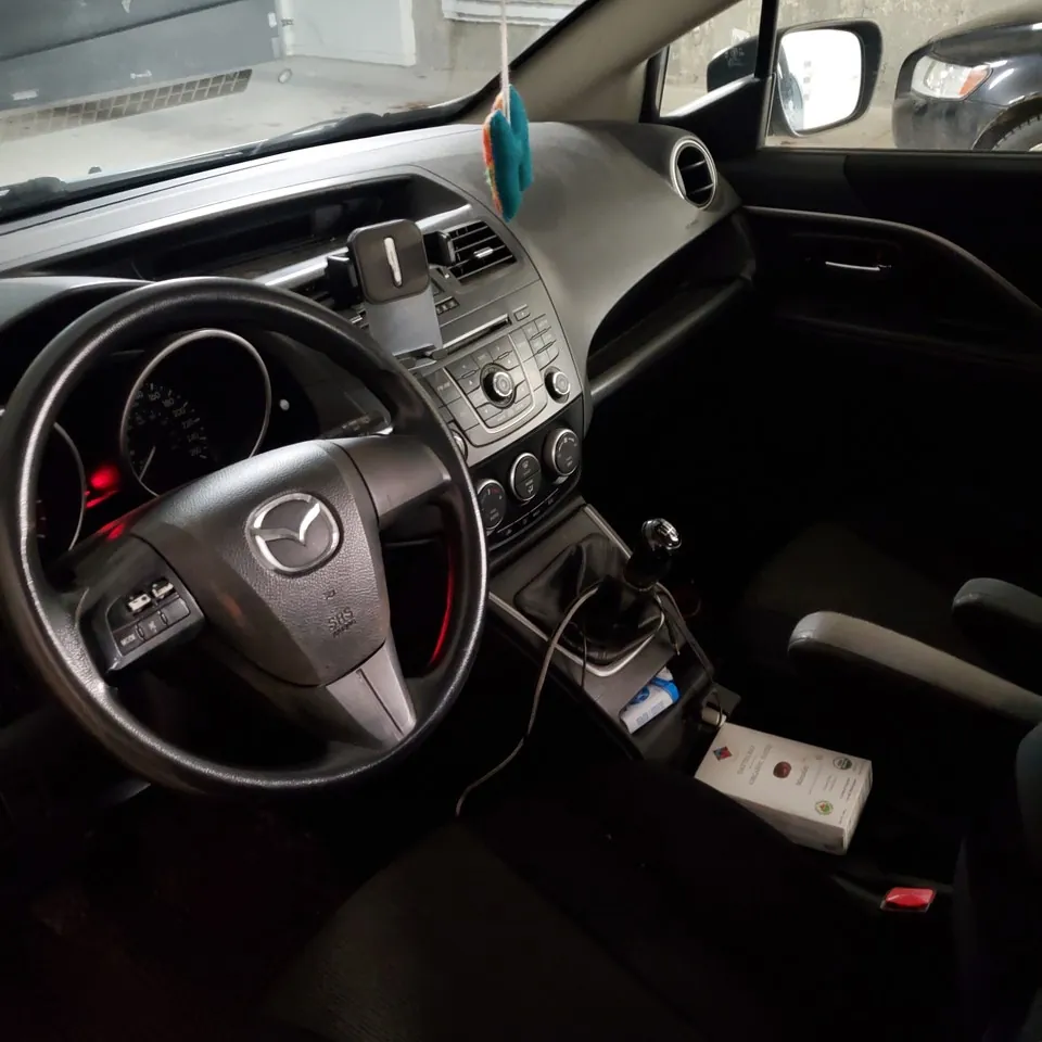 Mazda 5 2012 photo 3