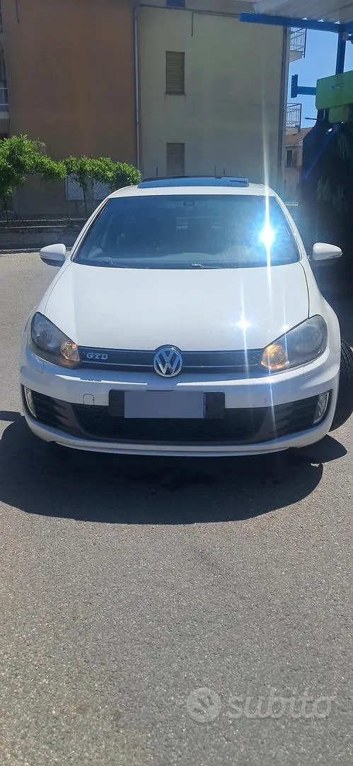 Volkswagen Golf 2011 photo 2