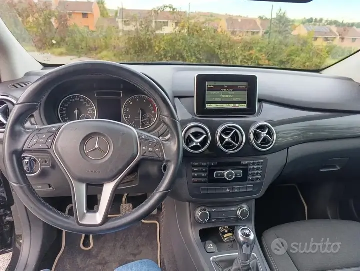 Mercedes-Benz B 180 2013 photo 5