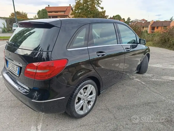 Mercedes-Benz B 180 2013 photo 3