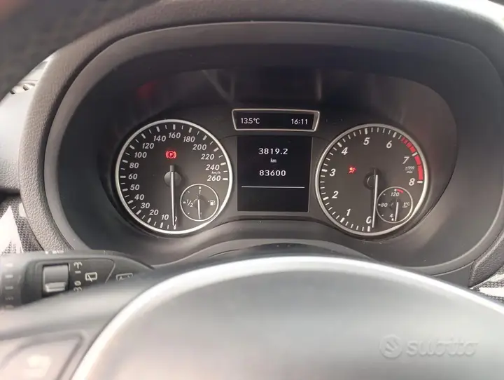 Mercedes-Benz B 180 2013 photo 4