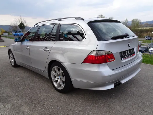 BMW 5 Series Touring 2004 photo 3
