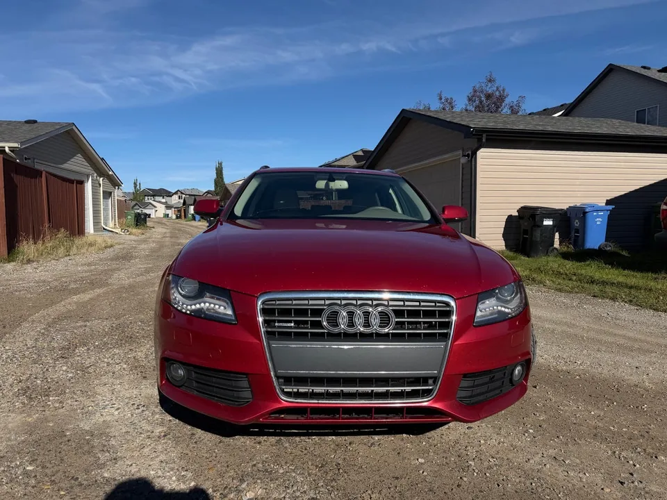 Audi A4 2010 photo 2
