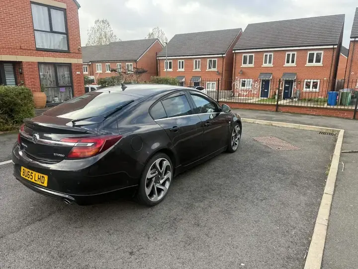 Vauxhall Insignia 2015 photo 2