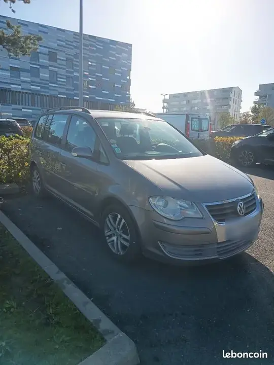 Volkswagen Touran 2006 photo 2