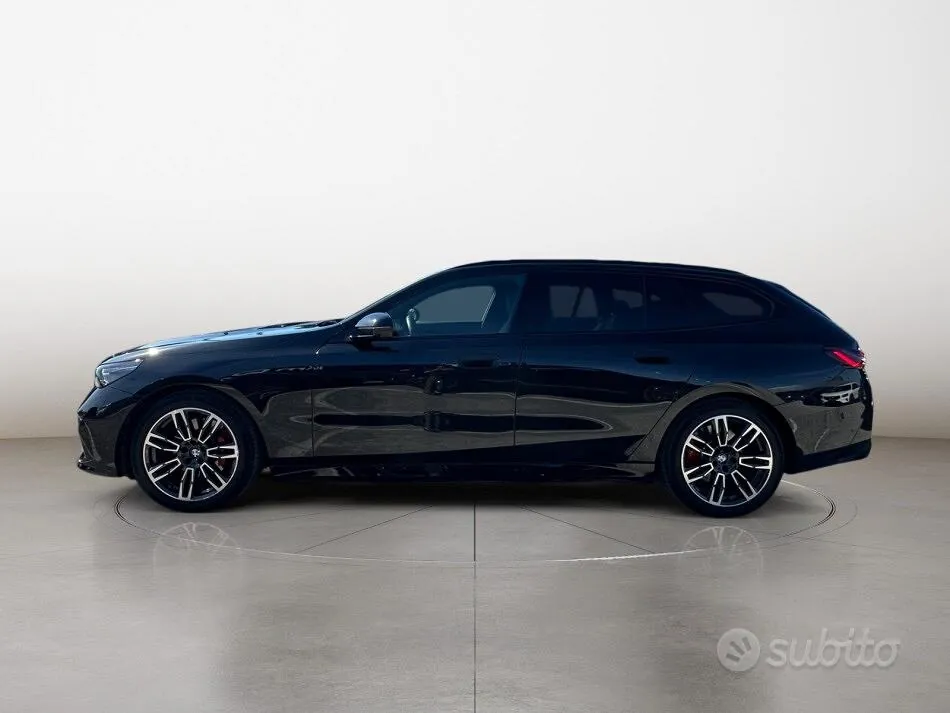 BMW 520D Touring 2025 photo 2