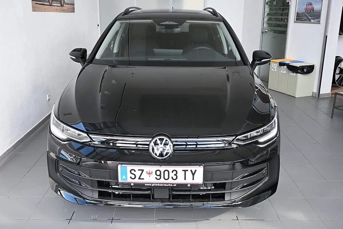 Volkswagen Golf 2026 photo 2