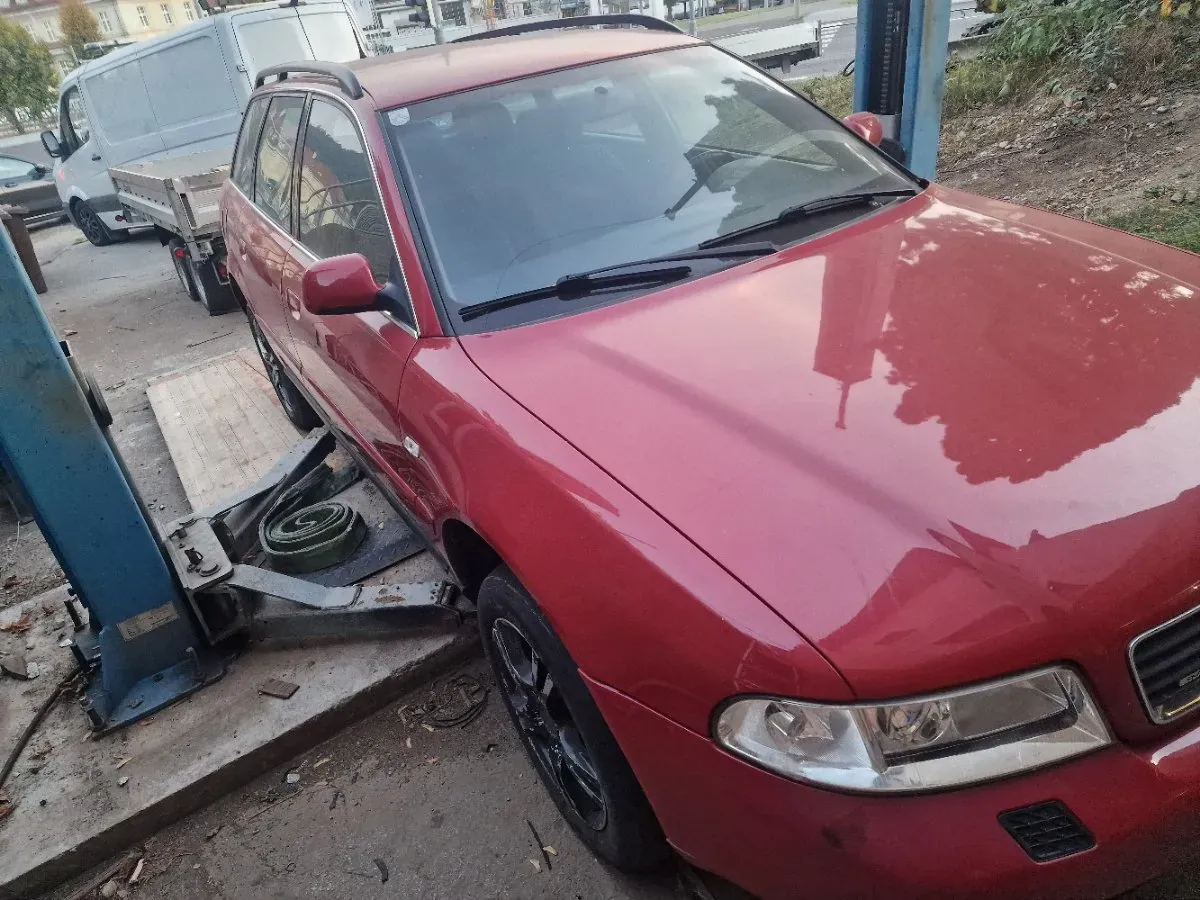 Audi A4 1999 photo 2