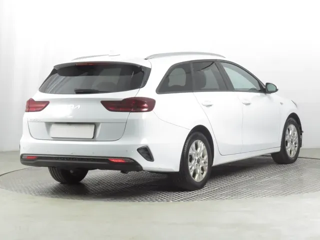 Kia Ceed Sw 2023 photo 4
