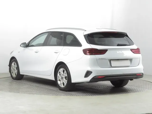 Kia Ceed Sw 2023 photo 3