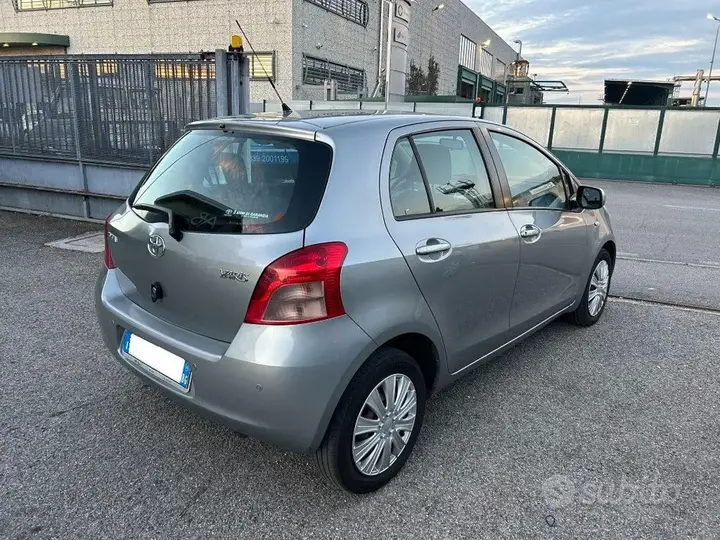 Toyota Yaris 2006 photo 4