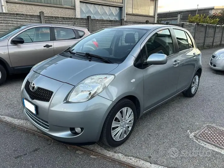 Toyota Yaris 2006 photo 2