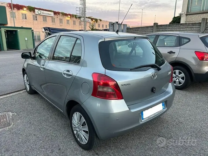 Toyota Yaris 2006 photo 3