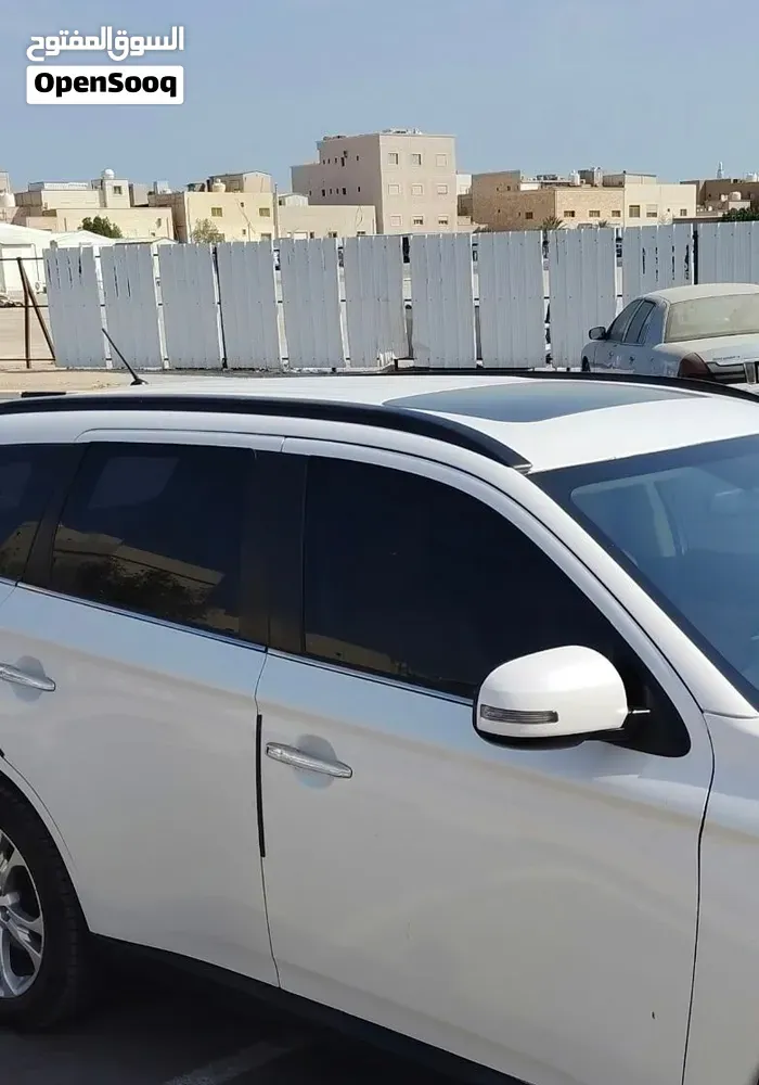 Mitsubishi Outlander 2014 photo 2