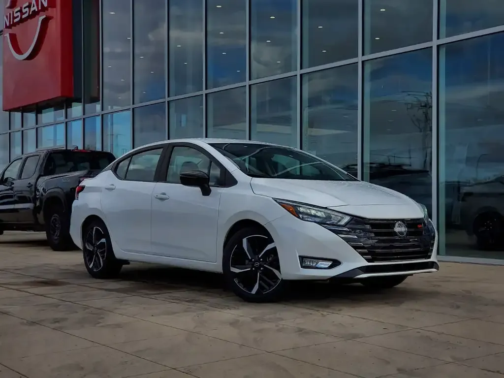 Nissan Versa 2023 photo 3
