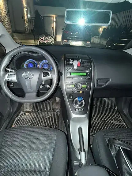 Toyota Auris 2011 photo 5