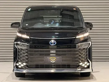Toyota Voxy 2023 photo 3