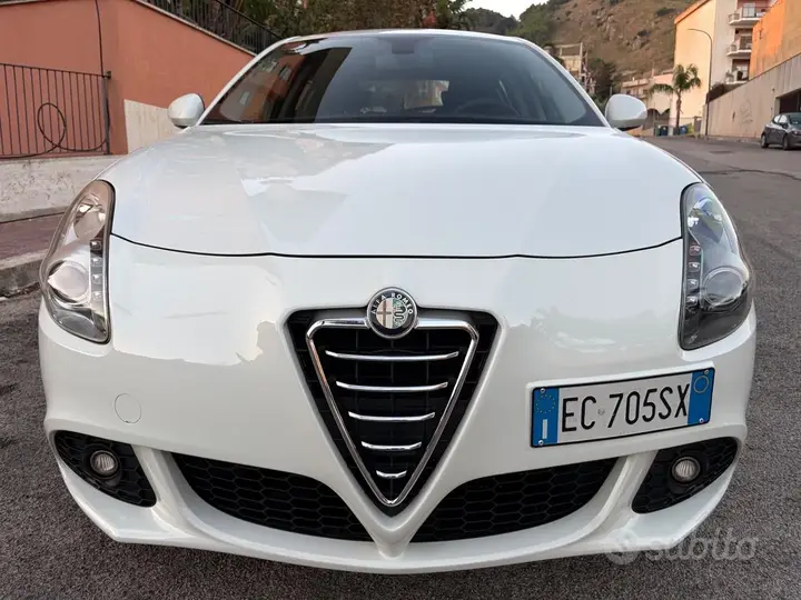 Alfa Romeo Giulietta 2010 photo 2