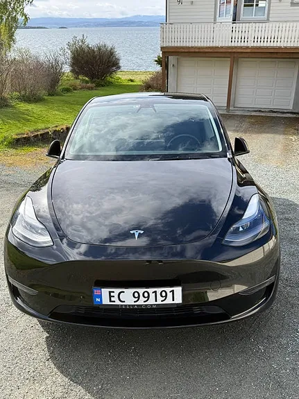 Tesla Model Y 2021 photo 2
