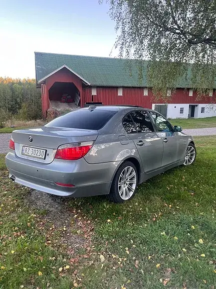 BMW 523I