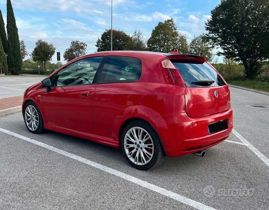 Fiat Grande Punto 2006 photo 3